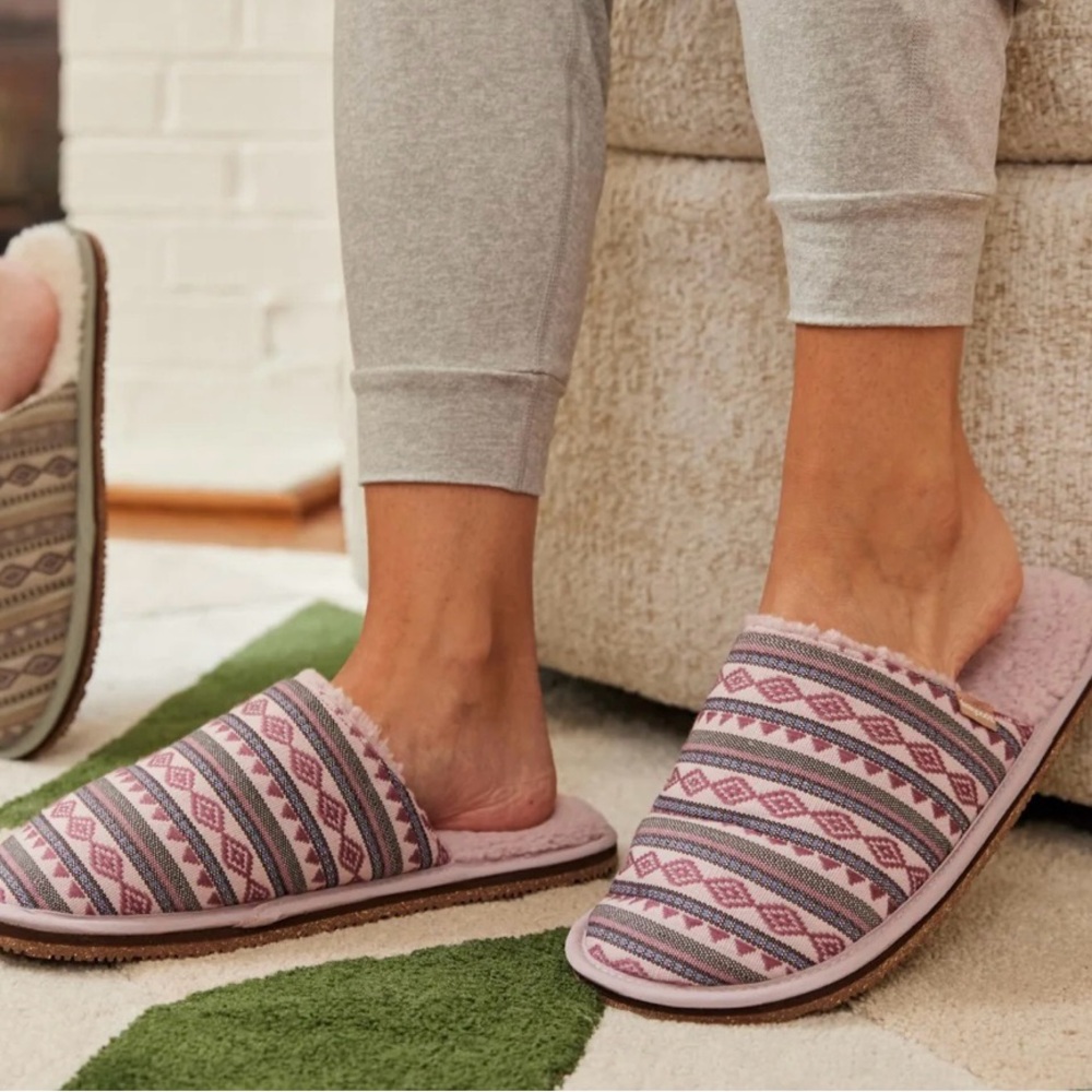 NEW FEELGOODZ Women’s Equinox Mule Slipper Plumeria L